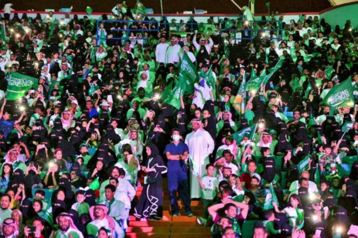 Սաուդյան Արաբիայում, պատմության մեջ առաջին անգամ, կանայք մարզադաշտ են այցելել
