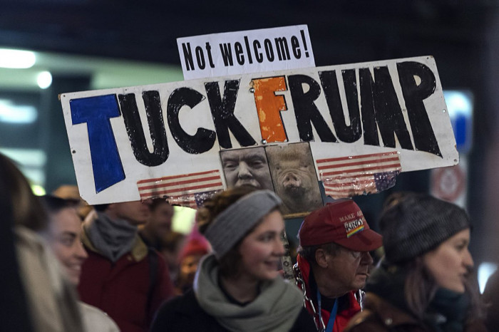 В Цюрихе более тысячи человек выступили против поездки Трампа на ВЭФ
