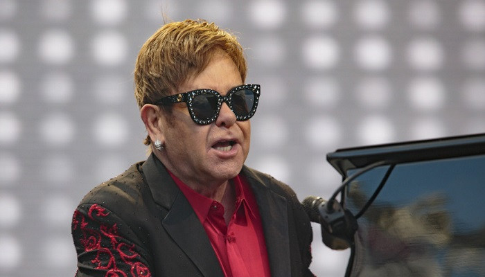 Elton John announces three-year retirement tour
