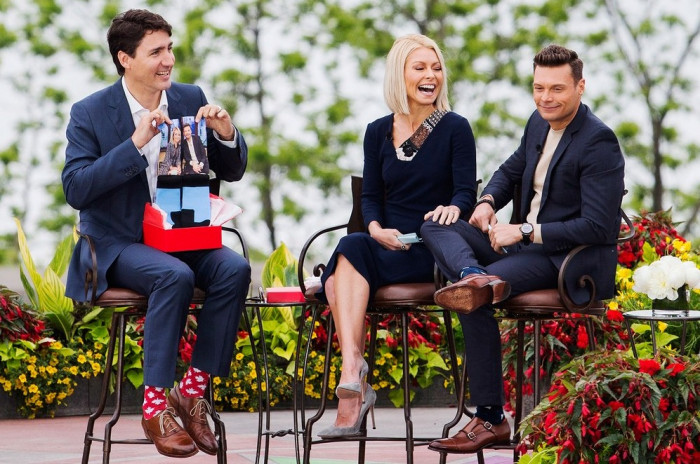 Носки в Канаде больше чем носки: 11 ярких пар Джастина Трюдо