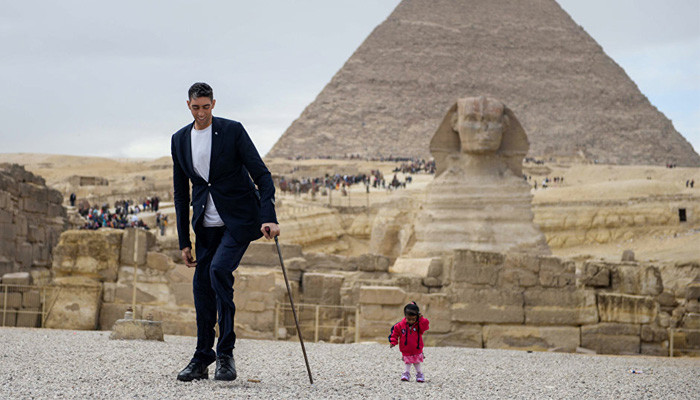 Եգիպտոսում հանդիպել են աշխարհի ամենաբարձրահասակ տղամարդն ու ամենացածրահասակ կինը (տեսանյութ)