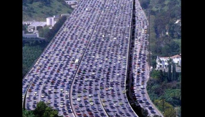 A famous photo is a fake. The longest traffic jam on the world.