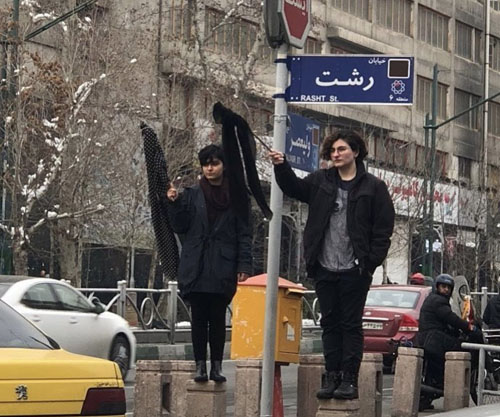 В Иране арестовали 29 женщин, протестующих против ношения хиджабов