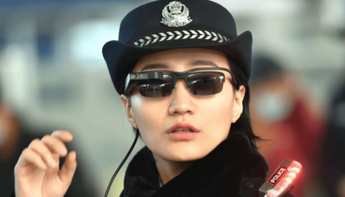 «Умные очки» помогут полицейским поймать преступников