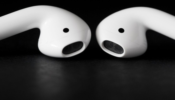 Начали дымиться в ушах: у американца взорвались беспроводные наушники Apple