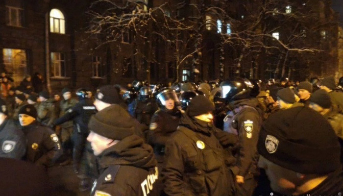 Митинг сторонников Саакашвили под АП. Начались первые задержания