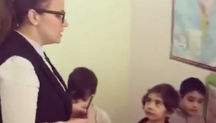 Ինչպես է ադրբեջանցի դաստիարակչուհին երեխաների մեջ ատելություն սերմանում հայերի հանդեպ (տեսանյութ)