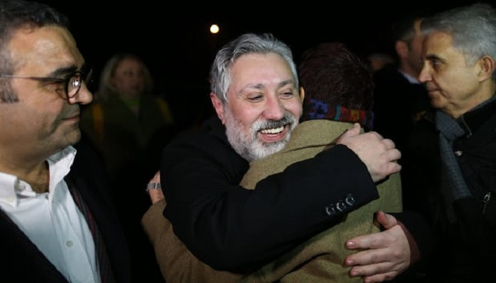 Ahmet Şık ve Murat Sabuncu tahliye edildi