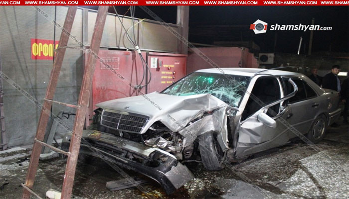 Իսակովի պողոտայում բախվել են Mercedes-ները, որոնցից մեկը հայտնվել է ավտոլվացման կետում. կան վիրավորներ