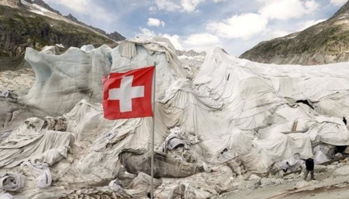 В Швейцарии льды накрывают огромными одеялами. Еще не поняли, зачем?