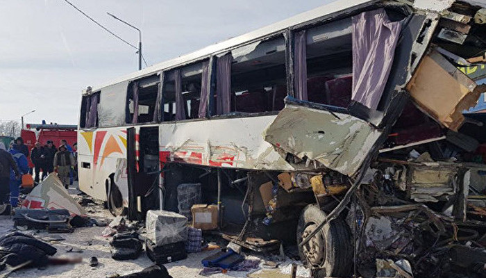 Источник назвал причину столкновения автобуса с фурой под Воронежем
