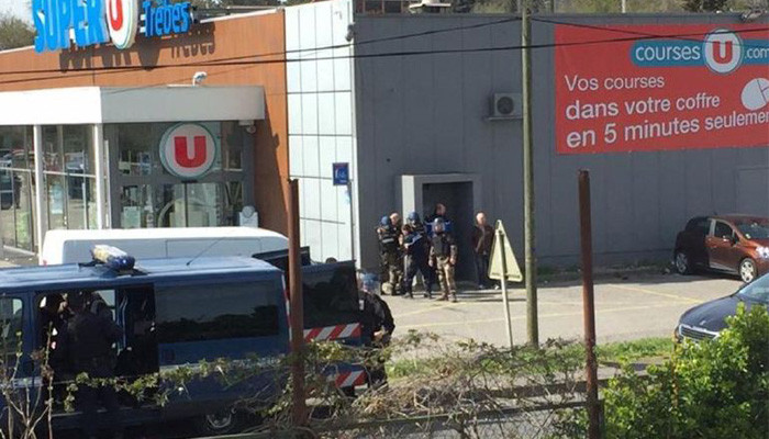 Reports of hostage situation after French cop shot