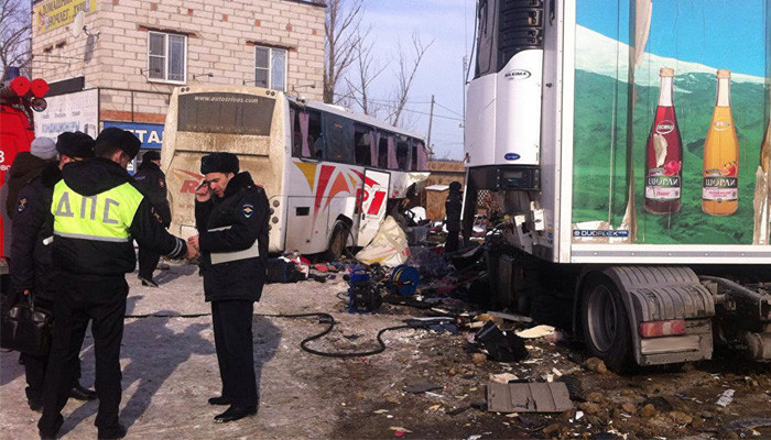 Число жертв аварии под Воронежем с участием автобуса из Армении увеличилось до трех