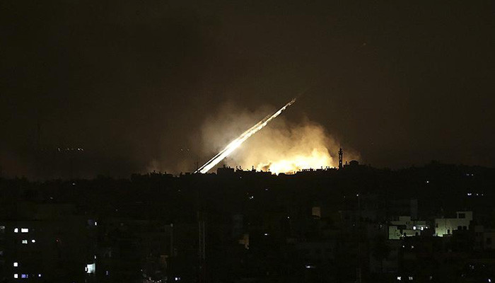 Ракетные удары по сирийской базе попали на видео