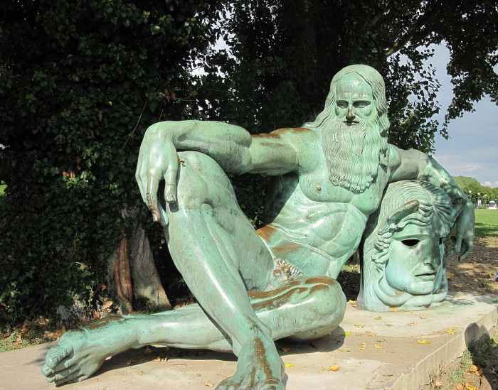 Լեոնարդո դա Վինչիի հուշարձանը Ամբուազում (Ֆրանսիա)