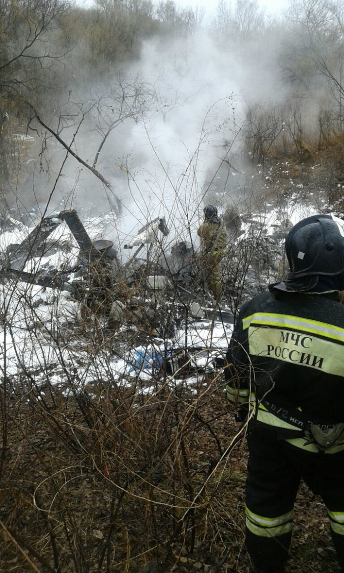 В Хабаровске на улице рухнул вертолет, шестеро человек погибли