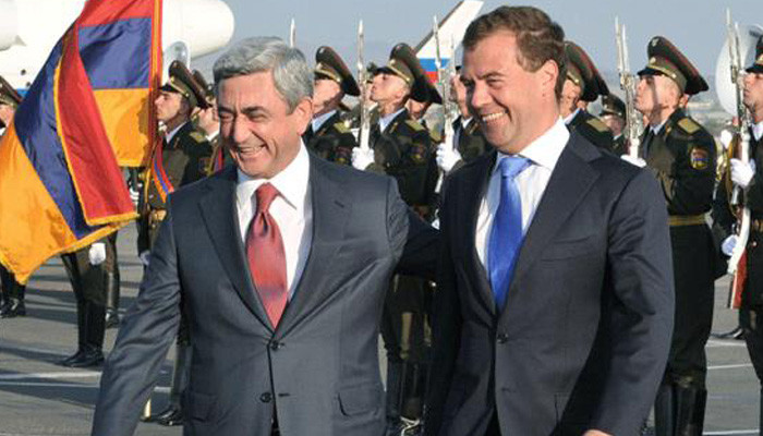 Дмитрий Медведев поздравил Сержа Саргсяна с премьерством