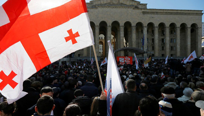 Протестующие в Тбилиси взяли тайм-аут
