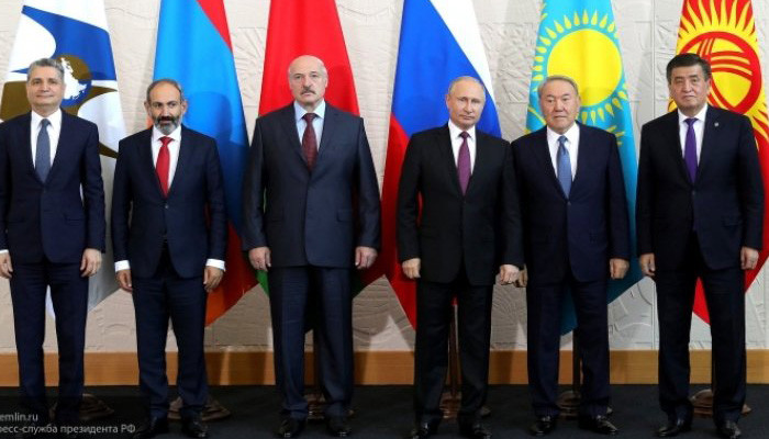 Путин: следующий саммит ЕАЭС состоится в конце ноября - начале декабря в Санкт-Петербурге