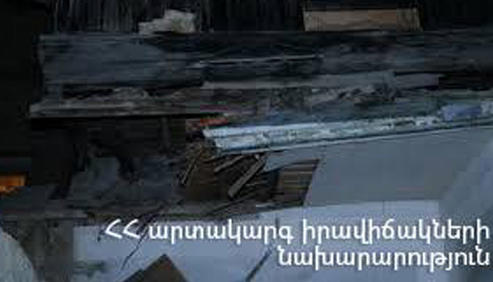 Երևանում շենքի 15-րդ հարկի պատշգամբը փլուզվել և ընկել է ավտոմեքենայի վրա