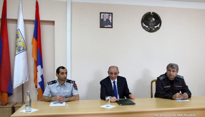 Президент Бако Саакян представил сотрудникам полиции новоназначенного руководителя ведомства