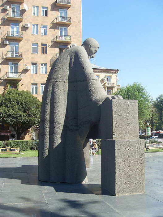 Ալեքսանդր Թամանյանի արձանը