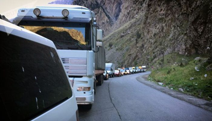 Հայկական ավելի քան 1500 բեռնատար մի քանի օր է՝ մնացել են ռուսական սահմանին կանգնած՝ ռուսական կողմի արհամարհական պատասխանների դեմ միայնակ