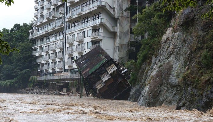 Уже 216: в Японии растет число погибших из-за наводнений
