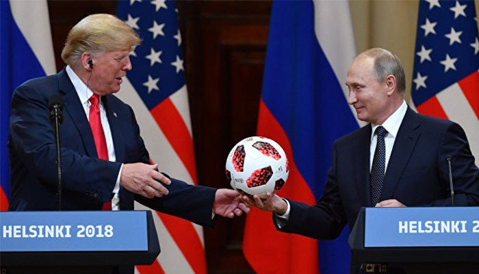 Трамп получил от Путина мяч