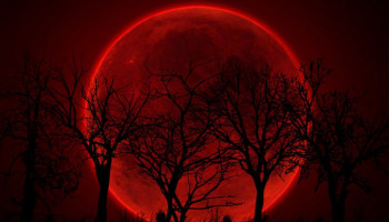 «Кровавая» луна и яркий Марс сойдутся сегодня ночью