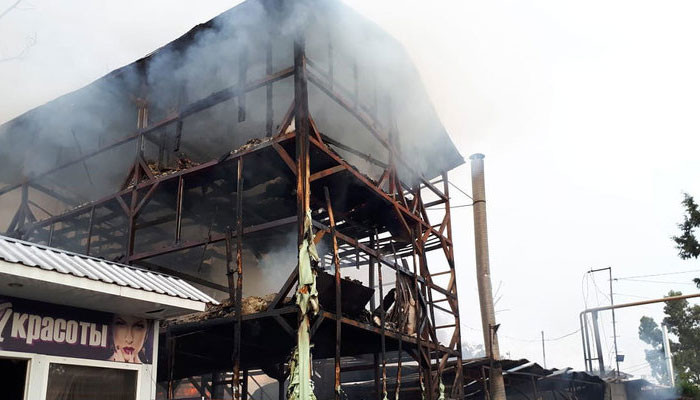 Пожар в частном доме в Сочи унес жизни восьми человек