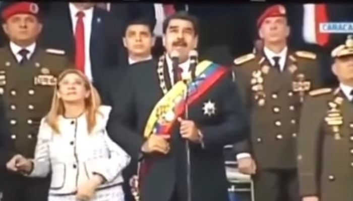 Президента Венесуэлы пытались убить взрывающимися дронами