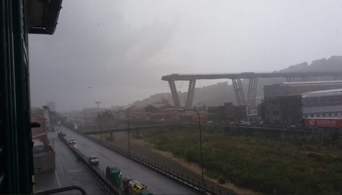 "Чудовищная трагедия". Власти Италии сообщили о семи жертвах крушения моста