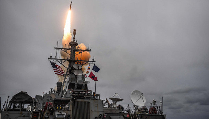 США перебросили в Персидский залив эсминец для удара по Сирии: Игорь Конашенков