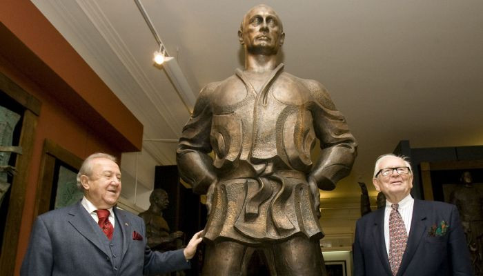 Ռուսաստանի Գեղարվեստի ակադեմիայի նախագահը պահանջում է տեղադրել Պուտինի մարդահասակ արձանը