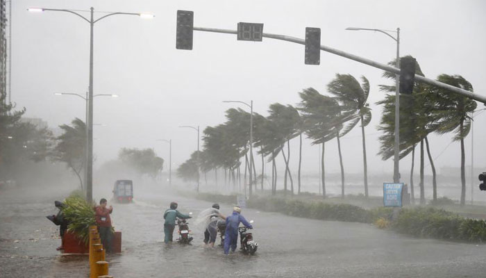 Typhoon Mangkhut makes landfall in Philippines