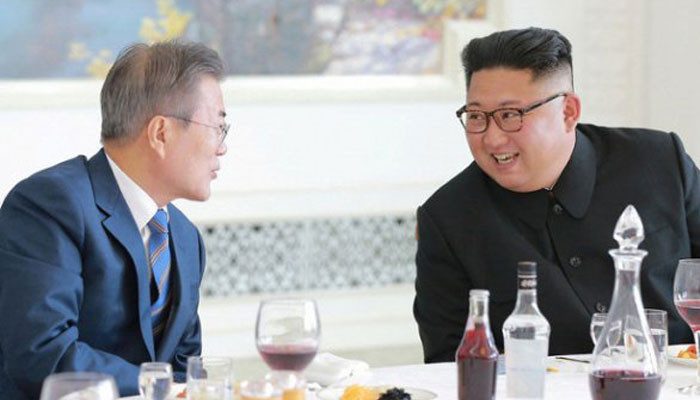Ким Чен Ын подарил южнокорейскому президенту две тонны грибов