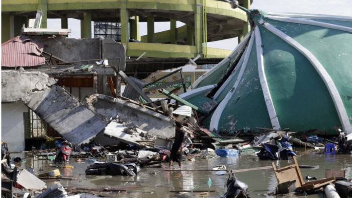 Indonesia earthquake and tsunami: Desperate search for survivors