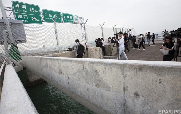 На юге Китая открыли самый длинный в мире мост