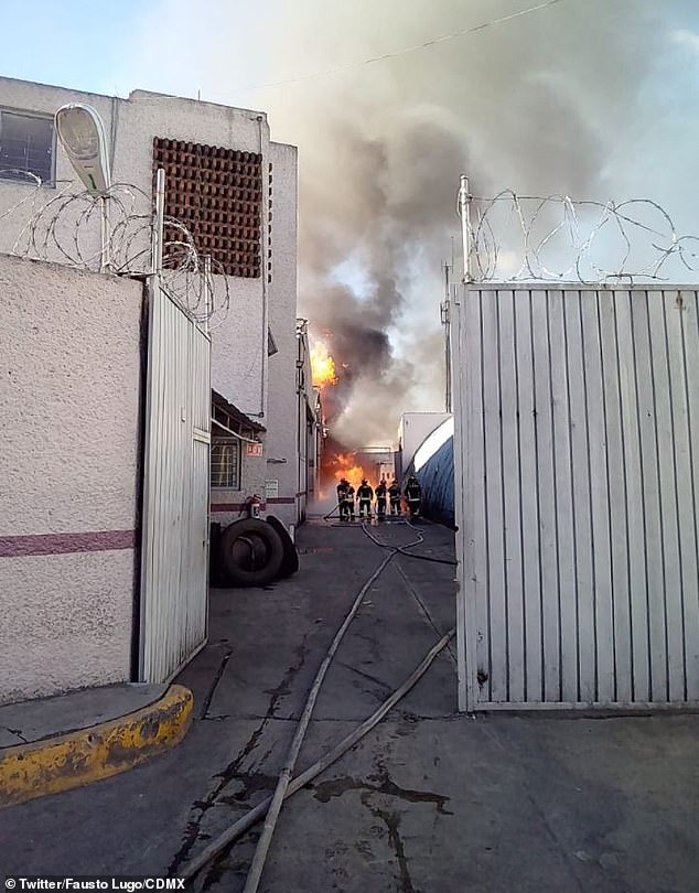 В Мехико две тысячи человек эвакуировали после взрыва на алкогольной фабрике