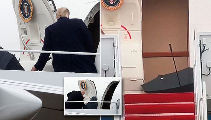 Трамп не сумел совладать с зонтом при входе в самолет