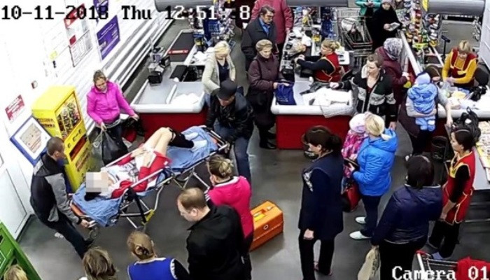 Ինչպես է Օմսկում կինը ծննդաբերում սուպերմարկետում (տեսանյութ)