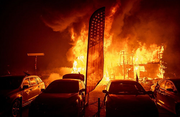 Штат Калифорния, пострадавший от пожаров, объявлен зоной стихийного бедствия