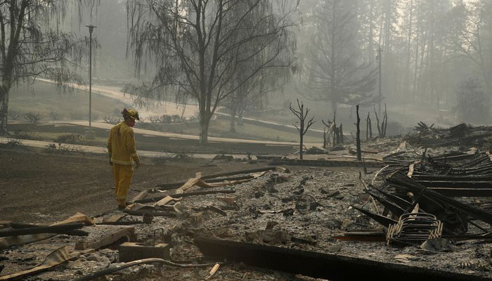 The Latest: Southern California fire toll at 713 buildings