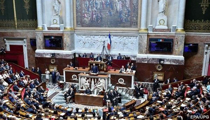 Во Франции приняли законы против фейковых новостей