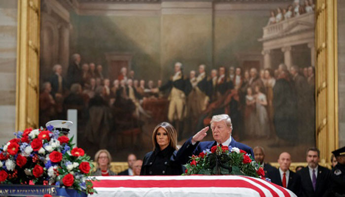 Трамп и первая леди почтили память Буша-старшего в Капитолии