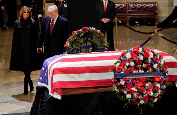Bush’s Coffin Arrives at Capitol, Where the Former President Will Lie in State