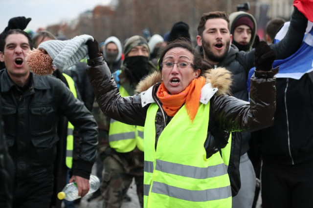 575 arrested as 'yellow vests' clash with police in Paris protest