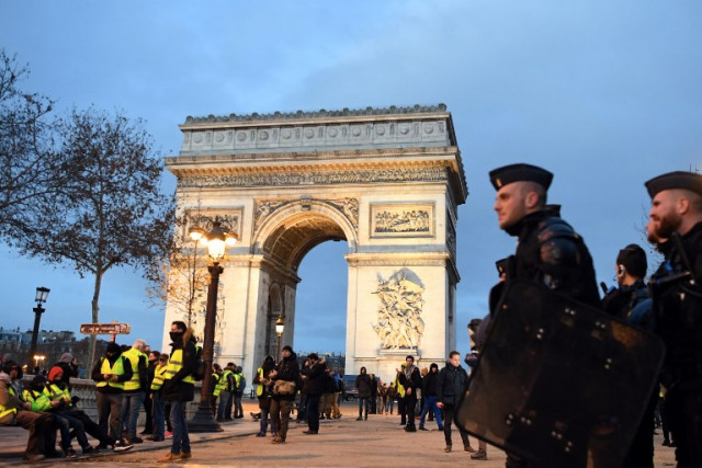 Փարիզում իրավիճակը շարունակում է լարված մնալ. կան հարյուրավոր ձերբակալվածներ