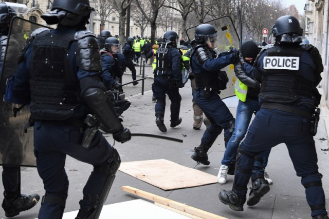 The number of detainees in Paris reached a thousand